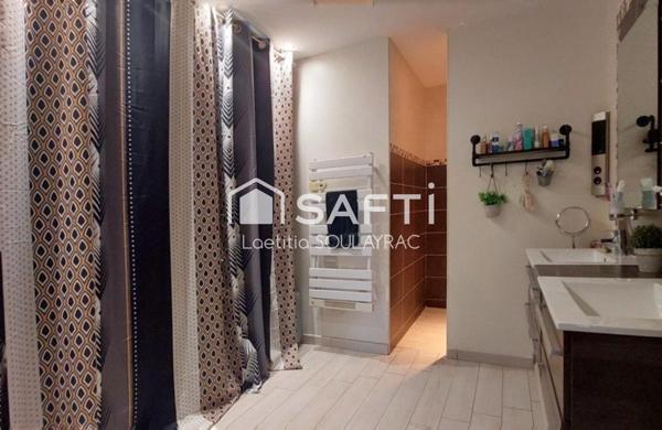 Belle propriété de 205 m² située à proximité du centre et des grands axes.