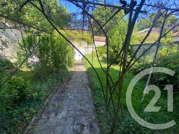 Maison à vendre  8 pièces - 121 m 2   ROCHEFORT  - 17