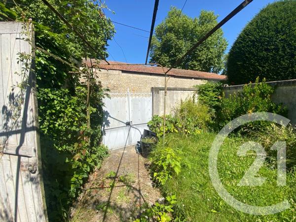 Maison à vendre  8 pièces - 121 m 2   ROCHEFORT  - 17