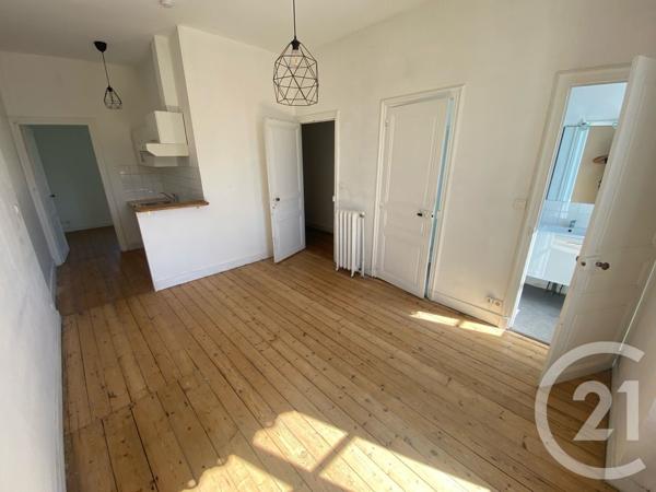 Maison à vendre  8 pièces - 121 m 2   ROCHEFORT  - 17