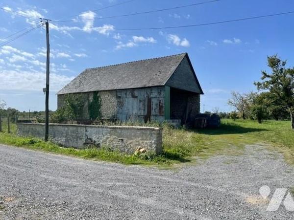 TERRAIN AVEC HANGARS