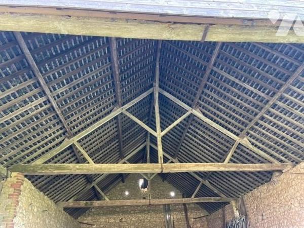 TERRAIN AVEC HANGARS