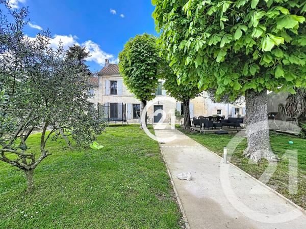 Maison à vendre  11 pièces - 295 m 2   JAVREZAC  - 16