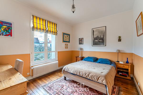 Meulière et son extension avec jardin bucolique