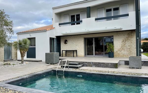 Maison à vendre    6 pièces •  Chauray