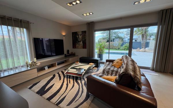 Maison à vendre    6 pièces •  Chauray