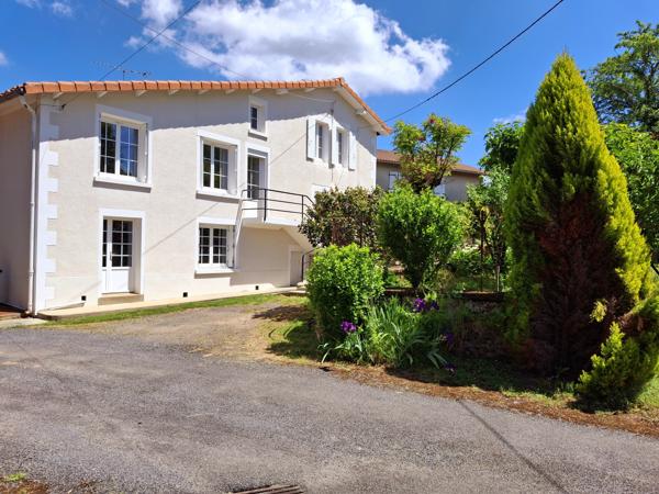 Maison à vendre à Terres-de-Haute-Charente (16270) - Charente