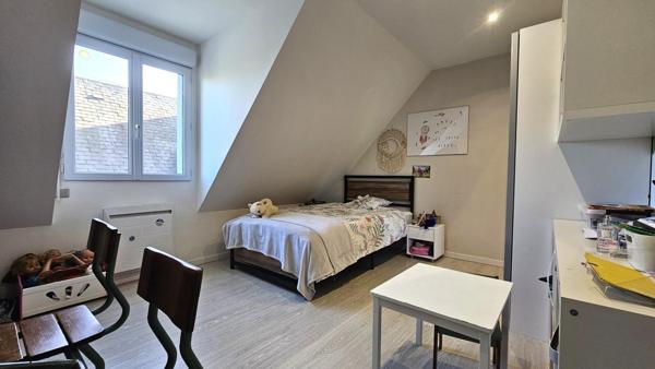 Grande maison contemporaine, 6 chambres, sous-sol total