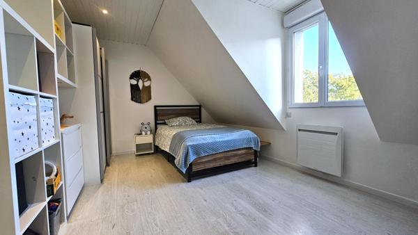 Grande maison contemporaine, 6 chambres, sous-sol total