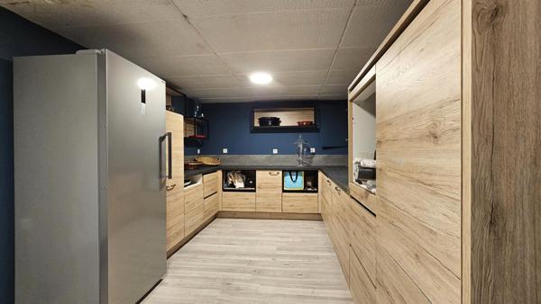 Grande maison contemporaine, 6 chambres, sous-sol total