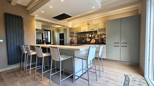 Grande maison contemporaine, 6 chambres, sous-sol total