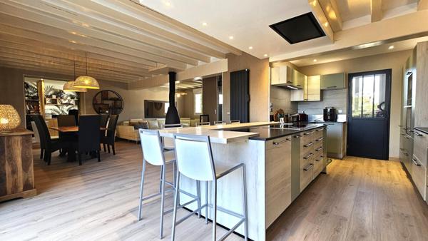 Grande maison contemporaine, 6 chambres, sous-sol total