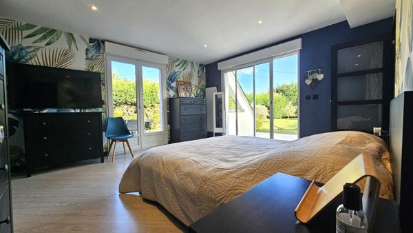 Grande maison contemporaine, 6 chambres, sous-sol total