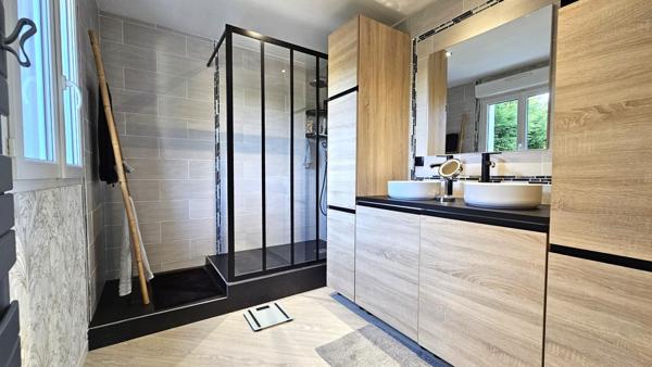 Grande maison contemporaine, 6 chambres, sous-sol total