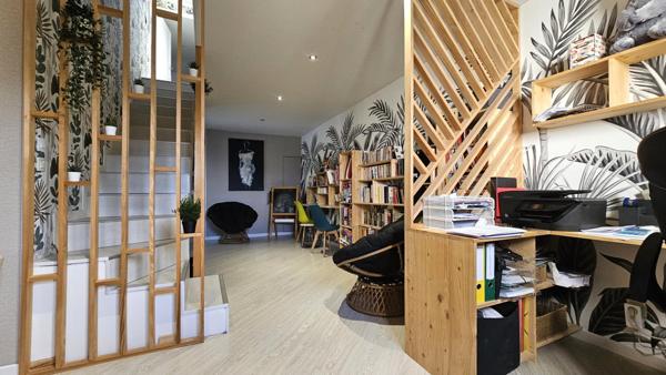 Grande maison contemporaine, 6 chambres, sous-sol total