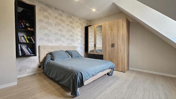 Grande maison contemporaine, 6 chambres, sous-sol total