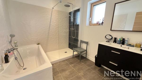 Maison passive haut de gamme avec grand espace de vie, 4 chambres, terrasse et sous-sol complet