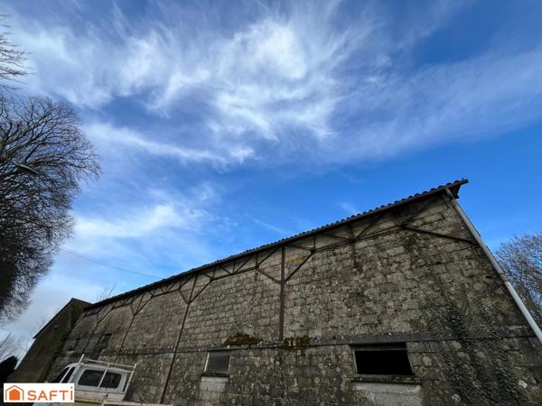 RARE sur le marché, Grand hangar de plus de 400 m2
