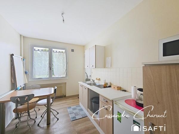 ST PRIEST VILLAGE T3 TRAVERSANT CAVE + PARKING