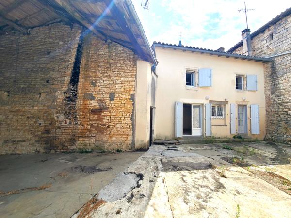 Maison à vendre à Champagne-Mouton (16350) - Charente