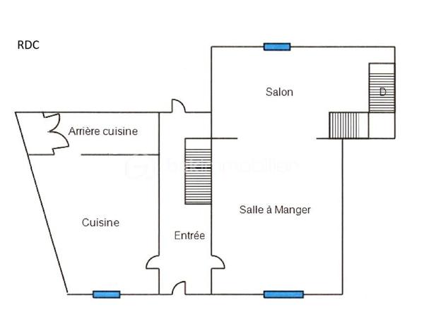 Je vous propose de découvrir cet ensemble composé d’une maison principale d’environ 115 m², d’un garage indépendant d’environ 26 m² ainsi que d’une seconde maison de 2 pièces d’environ 26 m², actuellement utilisée comme local.

La maison principale, anciennement louée, a toujours été entretenue mais nécessite aujourd’hui certains travaux de rénovation et de remise au goût du jour. Elle offre de beaux volumes et une distribution fonctionnelle.

Au rez-de-chaussée :
Une entrée d’environ 8 m² dessert une cuisine d’environ 11 m² avec une arrière-cuisine d’environ 4 m², une salle à manger d’environ 19 m² ainsi qu’un salon d’environ 16 m².
À l’étage :
L’espace nuit se compose de trois chambres d’environ 16 m², 13 m² et 11 m², ainsi que d’une salle d’eau d’environ 3 m² et de deux WC indépendants d’environ 3 m² et 1,5 m².

À l’extérieur :
À l’arrière de la maison, vous profiterez d’un petit jardin fleuri et intimiste.

Une seconde maison à aménager selon vos envies: 
Le bien dispose également d’une seconde maison de 2 pièces d’environ 26 m², actuellement utilisée comme local. Les combles offrent également un potentiel d’aménagement supplémentaire, permettant d’envisager la création d’une petite maison indépendante de type T2.

Technique :
•	Pompe à chaleur air/eau installée fin 2023
•	Double vitrage intégral, à l’exception d’une petite fenêtre
•	Fibre optique
•	Façade avant repeinte
•	Toiture de la maison partiellement refaite
•	Persiennes bois et volets électriques
•	Assainissement collectif

Performance énergétique : 
Le DPE actuellement affiché en classe E est toujours valable. Toutefois, celui-ci a été réalisé avant l’installation de la pompe à chaleur air/eau et ne prend donc pas en compte cette amélioration du système de chauffage.