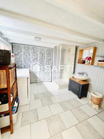 Maison 3 chambres, garage  , cour