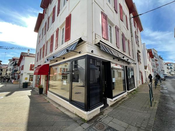 Local Commercial 23 m² avec réserves - Centre ville Saint Jean de Luz