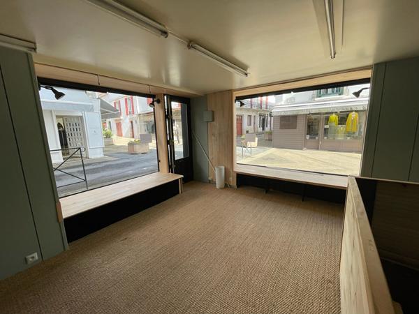 Local Commercial 23 m² avec réserves - Centre ville Saint Jean de Luz