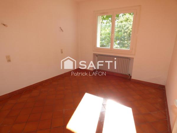 Deux maisons sur deux parcelles.