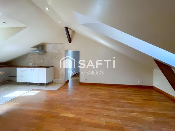 Charme de l'ancien, face à la collégiale, Centre Ville (RER A)