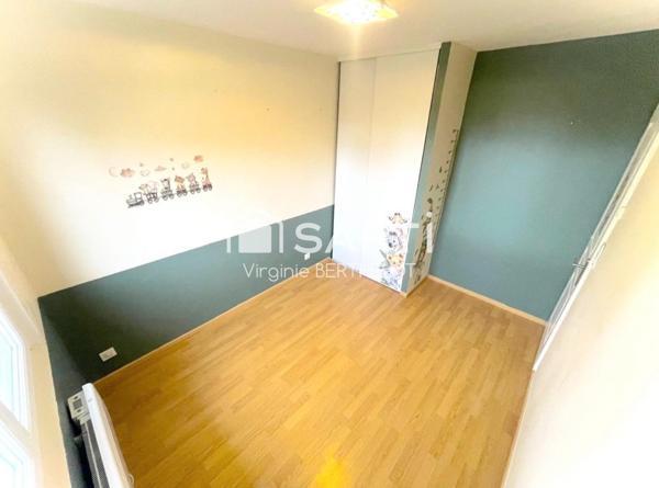 MAISON SUR SOUS SOL / 4 CHAMBRES / 2 SALLES D'EAU / GARAGE / TERRAIN CLOS