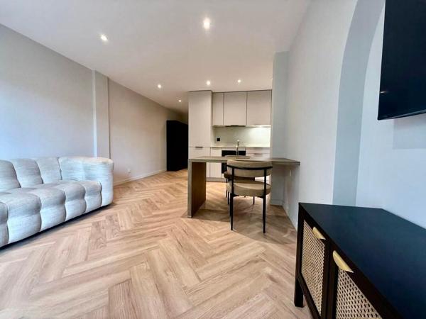 Saint-Raphaël-quartier plaines-T3 à 15mn des plages/gare tgv à pied- Appartement avec jardin deux pièces et parking