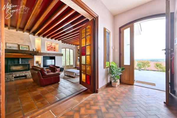 PROPRIETE à MARENNES (69) à proximité de LYON, avec une position et vue dominante sur la Plaine et sous sol XXL