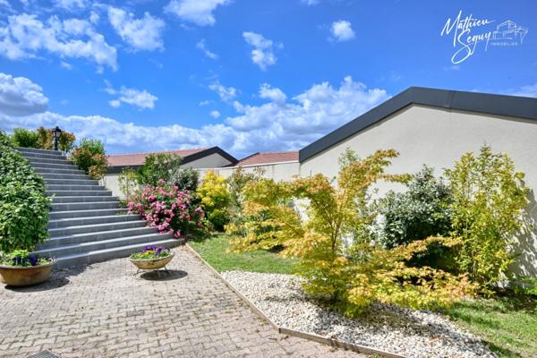 PROPRIETE à MARENNES (69) à proximité de LYON, avec une position et vue dominante sur la Plaine et sous sol XXL