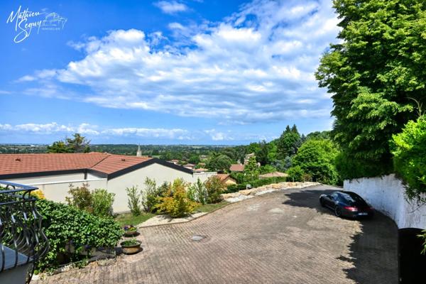 PROPRIETE à MARENNES (69) à proximité de LYON, avec une position et vue dominante sur la Plaine et sous sol XXL
