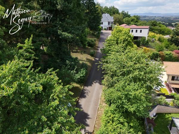 PROPRIETE à MARENNES (69) à proximité de LYON, avec une position et vue dominante sur la Plaine et sous sol XXL