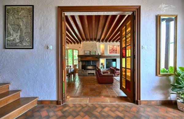 PROPRIETE à MARENNES (69) à proximité de LYON, avec une position et vue dominante sur la Plaine et sous sol XXL