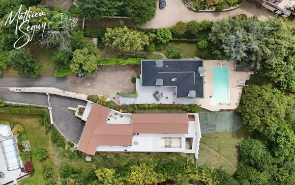 PROPRIETE à MARENNES (69) à proximité de LYON, avec une position et vue dominante sur la Plaine et sous sol XXL