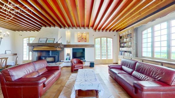 PROPRIETE à MARENNES (69) à proximité de LYON, avec une position et vue dominante sur la Plaine et sous sol XXL