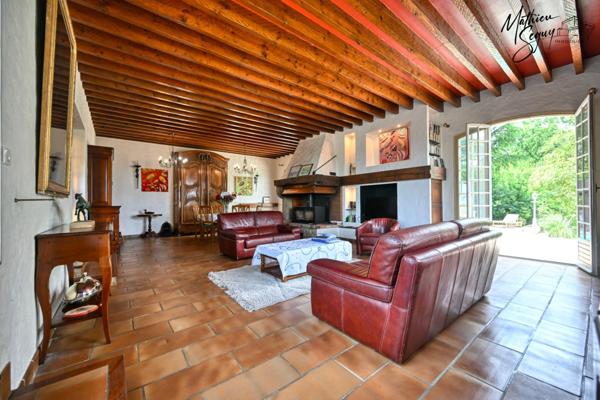 PROPRIETE à MARENNES (69) à proximité de LYON, avec une position et vue dominante sur la Plaine et sous sol XXL