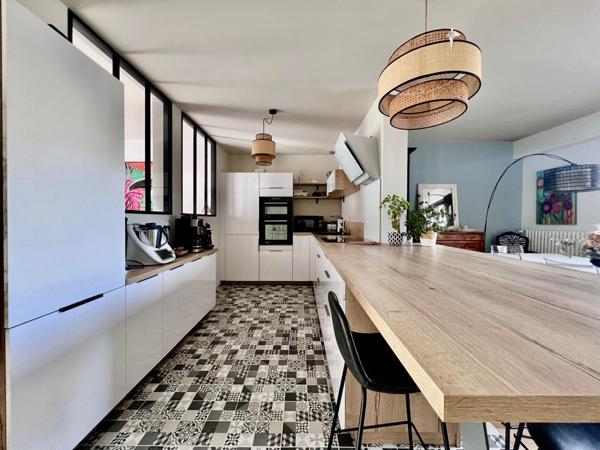 Magnifique Maison de 168 m2 habitable + 30m2 potentiel- Intra Pentagone Garage et parking