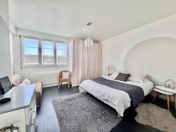 Magnifique Maison de 168 m2 habitable + 30m2 potentiel- Intra Pentagone Garage et parking