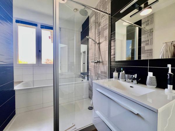 Magnifique Maison de 168 m2 habitable + 30m2 potentiel- Intra Pentagone Garage et parking