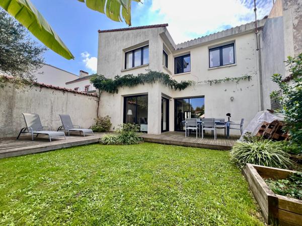 Magnifique Maison de 168 m2 habitable + 30m2 potentiel- Intra Pentagone Garage et parking