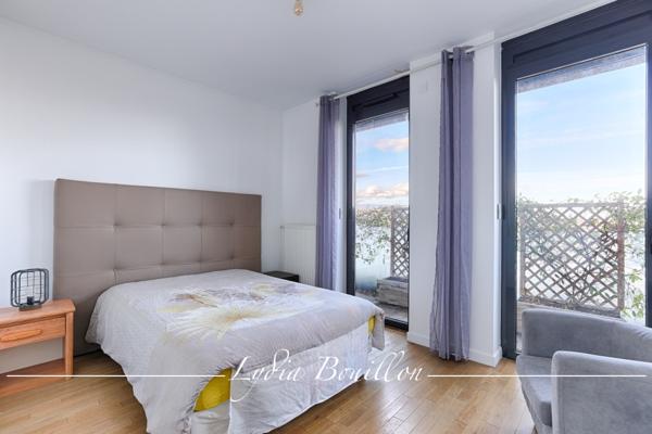 Nanterre (92000) Duplex de 4 pièces de 98 m2 avec terrasse de 75 m2 et balcon de 35 m2