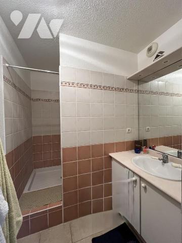 Investissement : APPARTEMENT CENTRE UZES AVEC GARAGE 