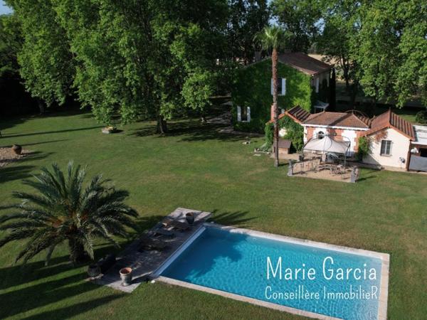 MAISON DE MAÎTRE À NÎMES, PARC DE 1,7 HA, DÉPENDANCE ET PISCINE