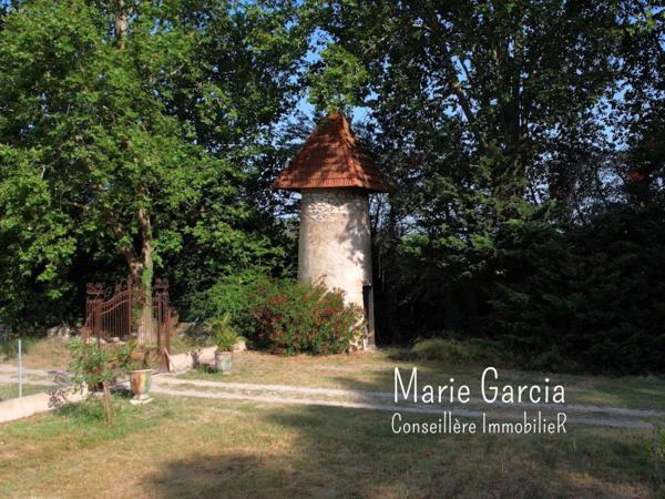 MAISON DE MAÎTRE À NÎMES, PARC DE 1,7 HA, DÉPENDANCE ET PISCINE