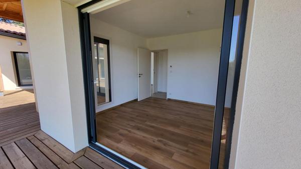 Maison contemporaine Prigonrieux près Bergerac 167 m2 sur parcelle de 5138 m² au calme