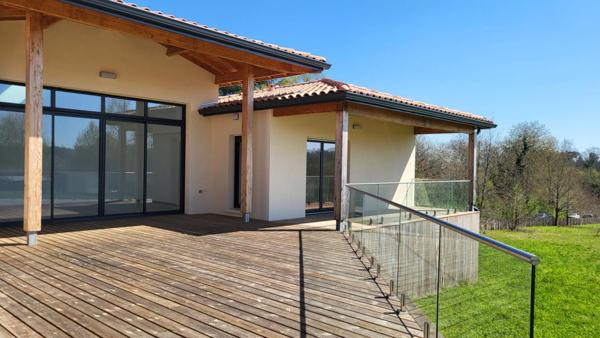 Maison contemporaine Prigonrieux près Bergerac 167 m2 sur parcelle de 5138 m² au calme
